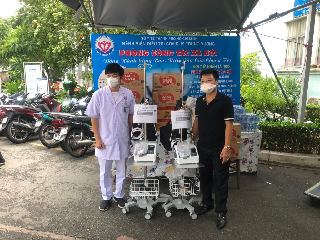 Thêm 5 máy HFNC được nhà tài trợ trao tặng điều trị bệnh nhân COVID-19 suy hô hấp tại BV COVID-19 Trưng Vương hvco unghocovid19