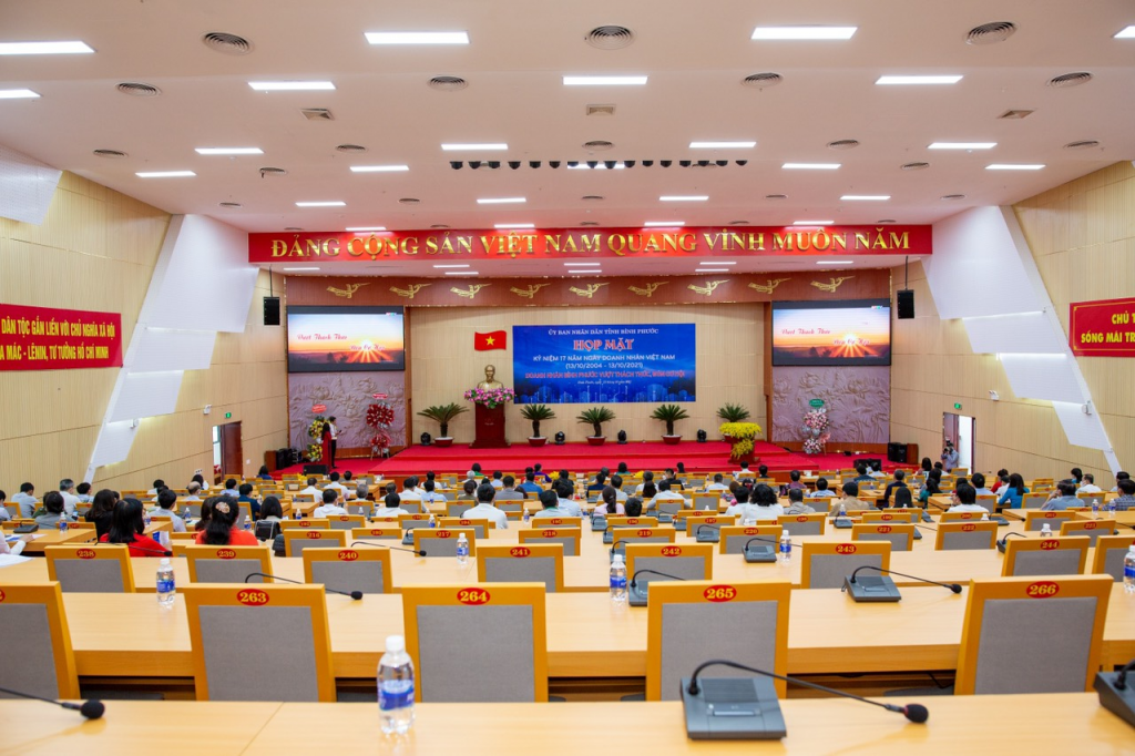 Kỉ niệm 17 năm Ngày Doanh Nhân Việt Nam (13/10/2004 - 13/10/2021) hvco kyniem17namDNVN1