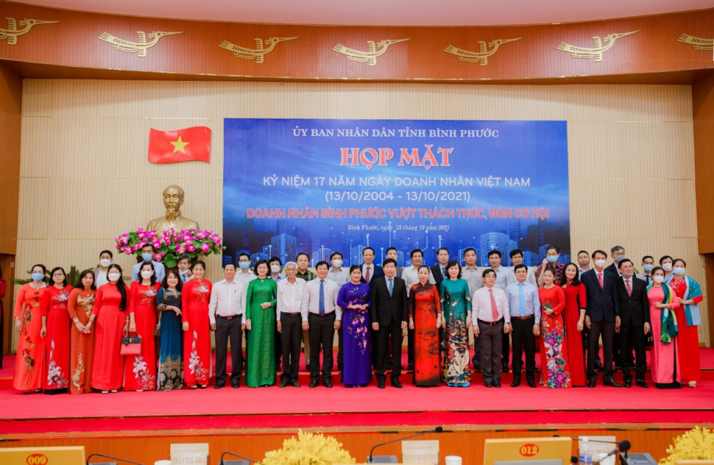 Kỉ niệm 17 năm Ngày Doanh Nhân Việt Nam (13/10/2004 - 13/10/2021) hvco kyniem17namDNVN2