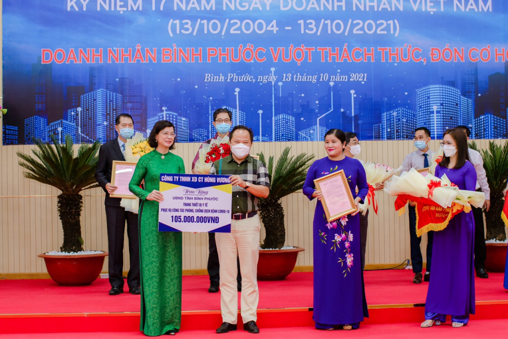 Kỉ niệm 17 năm Ngày Doanh Nhân Việt Nam (13/10/2004 - 13/10/2021) hvco kyniem17namDNVN4