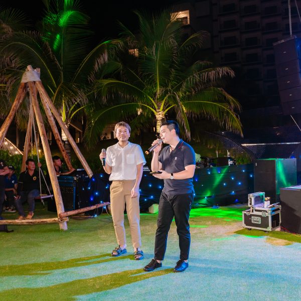 Hùng Vương Construction: Tăng nhiệt huyết và đoàn kết cùng chương trình Team building “Vượt sóng ra khơi – Vươn tầm cao mới” bieu dien6