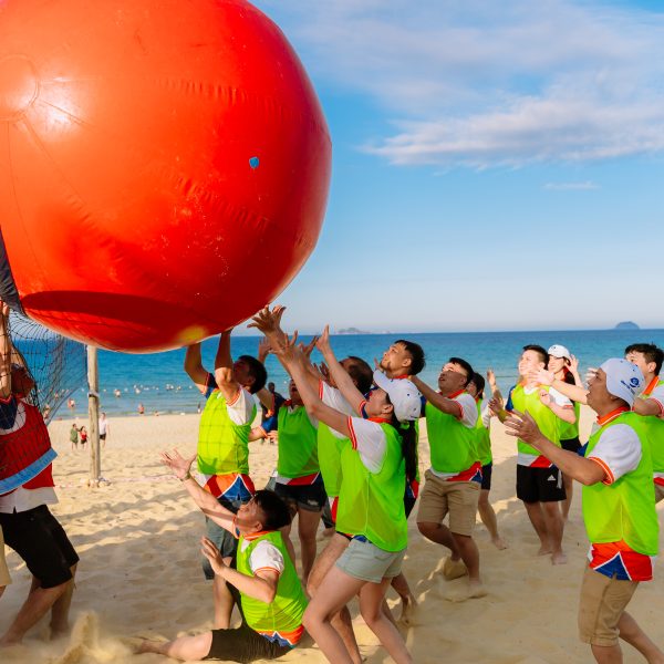 Hùng Vương Construction: Tăng nhiệt huyết và đoàn kết cùng chương trình Team building “Vượt sóng ra khơi – Vươn tầm cao mới” chung suc dong long