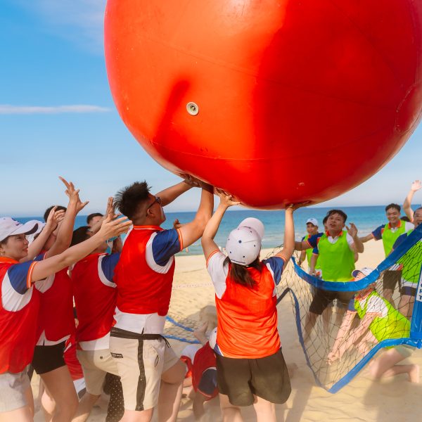 Hùng Vương Construction: Tăng nhiệt huyết và đoàn kết cùng chương trình Team building “Vượt sóng ra khơi – Vươn tầm cao mới” chung suc dong long2