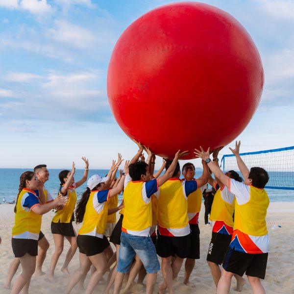 Hùng Vương Construction: Tăng nhiệt huyết và đoàn kết cùng chương trình Team building “Vượt sóng ra khơi – Vươn tầm cao mới” chung suc dong long3