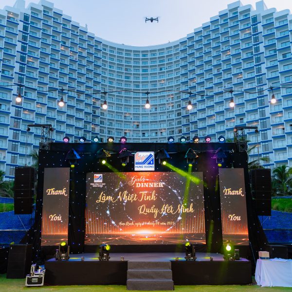 Hùng Vương Construction: Tăng nhiệt huyết và đoàn kết cùng chương trình Team building “Vượt sóng ra khơi – Vươn tầm cao mới” gala dinner