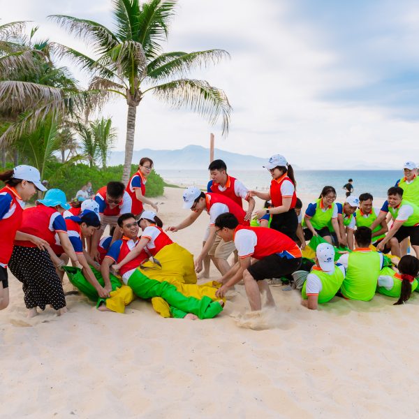 Hùng Vương Construction: Tăng nhiệt huyết và đoàn kết cùng chương trình Team building “Vượt sóng ra khơi – Vươn tầm cao mới” suc manh dong doi2