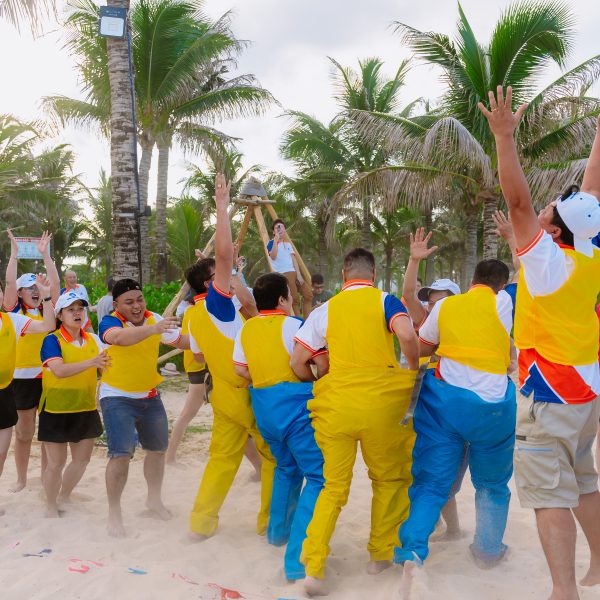 Hùng Vương Construction: Tăng nhiệt huyết và đoàn kết cùng chương trình Team building “Vượt sóng ra khơi – Vươn tầm cao mới” suc manh dong doi3