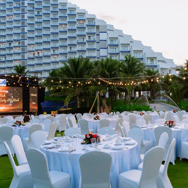 Hùng Vương Construction: Tăng nhiệt huyết và đoàn kết cùng chương trình Team building “Vượt sóng ra khơi – Vươn tầm cao mới” tiec toi gala dinner