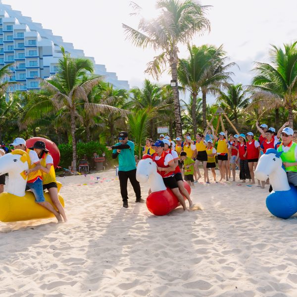 Hùng Vương Construction: Tăng nhiệt huyết và đoàn kết cùng chương trình Team building “Vượt sóng ra khơi – Vươn tầm cao mới” tien toi muc tieu