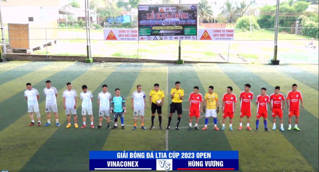Hùng Vương Construction: Tham gia Giải Bóng đá LTIA Cúp 2023 Open giữa các doanh nghiệp chup hinh ky niem giua cac doi