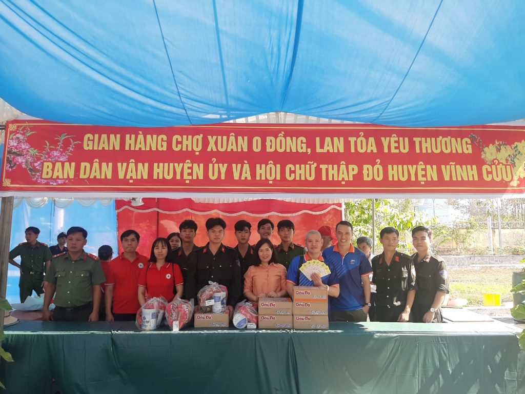 Nhà máy Hùng Vương - Vĩnh Cửu: Lan tỏa yêu thương trong Gian hàng chợ xuân 0 đồng gian hang cho xuan 0 dong 2024 1