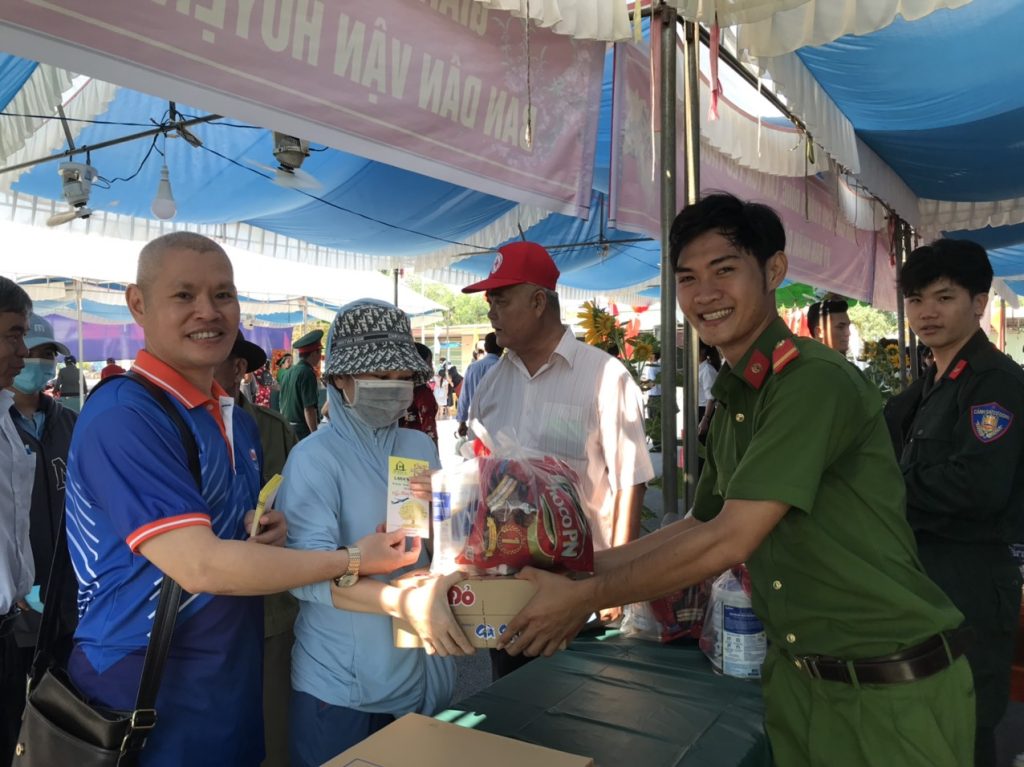 Nhà máy Hùng Vương - Vĩnh Cửu: Lan tỏa yêu thương trong Gian hàng chợ xuân 0 đồng gian hang cho xuan 0 dong 2024 3