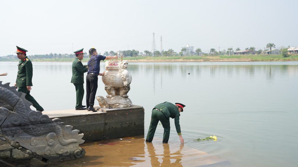 Ban Lãnh Đạo Công Ty Hùng Vương, Công Ty Trường Sơn viếng thăm, dâng hương nghĩa trang liệt sĩ Trường Sơn tại tỉnh Quảng Trị vieng tham nghia trang liet si truong son 5