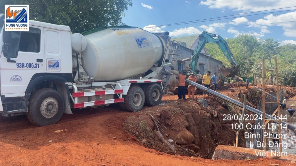 Bơm bê tông: Giải pháp tối ưu cho công trình mương thoát nước bom be tong giai phap toi uu cho cong trinh muong thoat nuoc 2