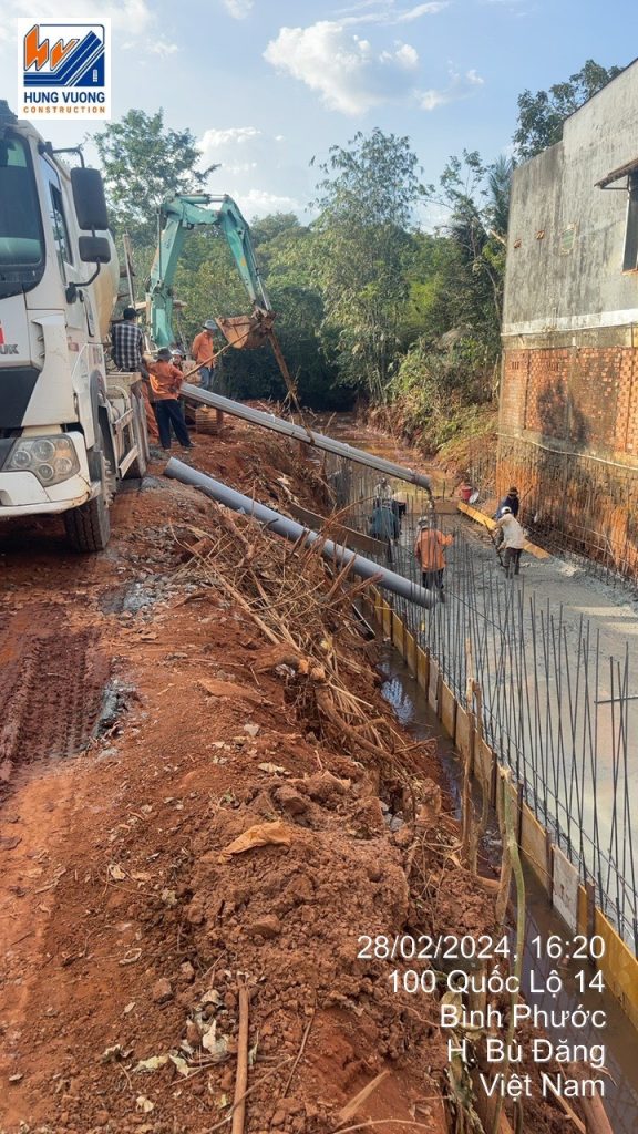 Bơm bê tông: Giải pháp tối ưu cho công trình mương thoát nước bom be tong giai phap toi uu cho cong trinh muong thoat nuoc 3