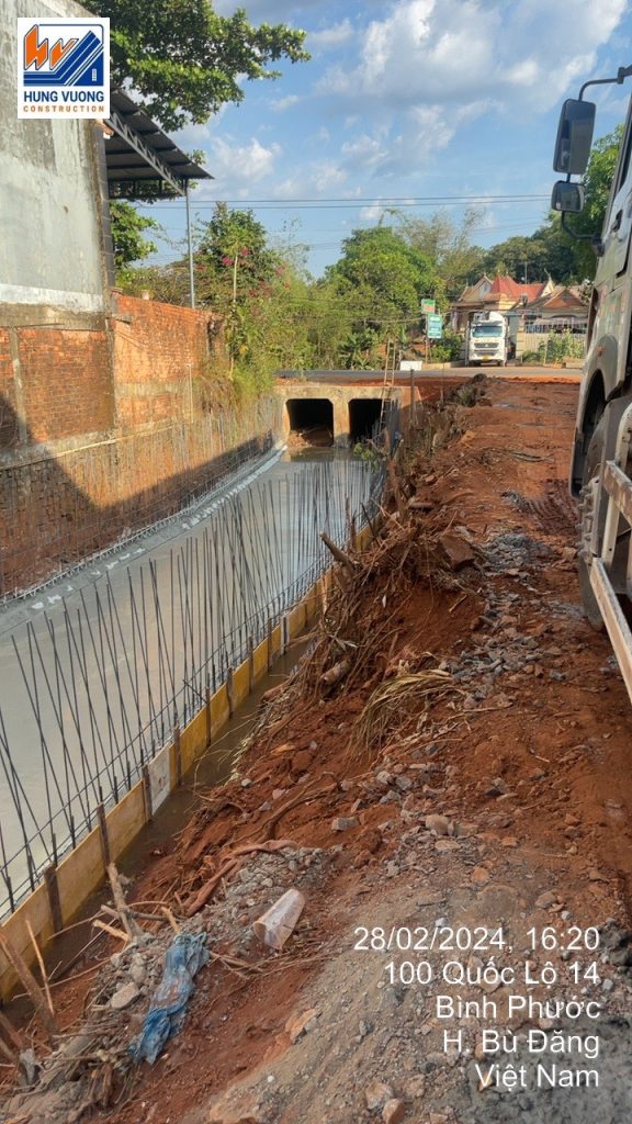 Bơm bê tông: Giải pháp tối ưu cho công trình mương thoát nước bom be tong giai phap toi uu cho cong trinh muong thoat nuoc 4