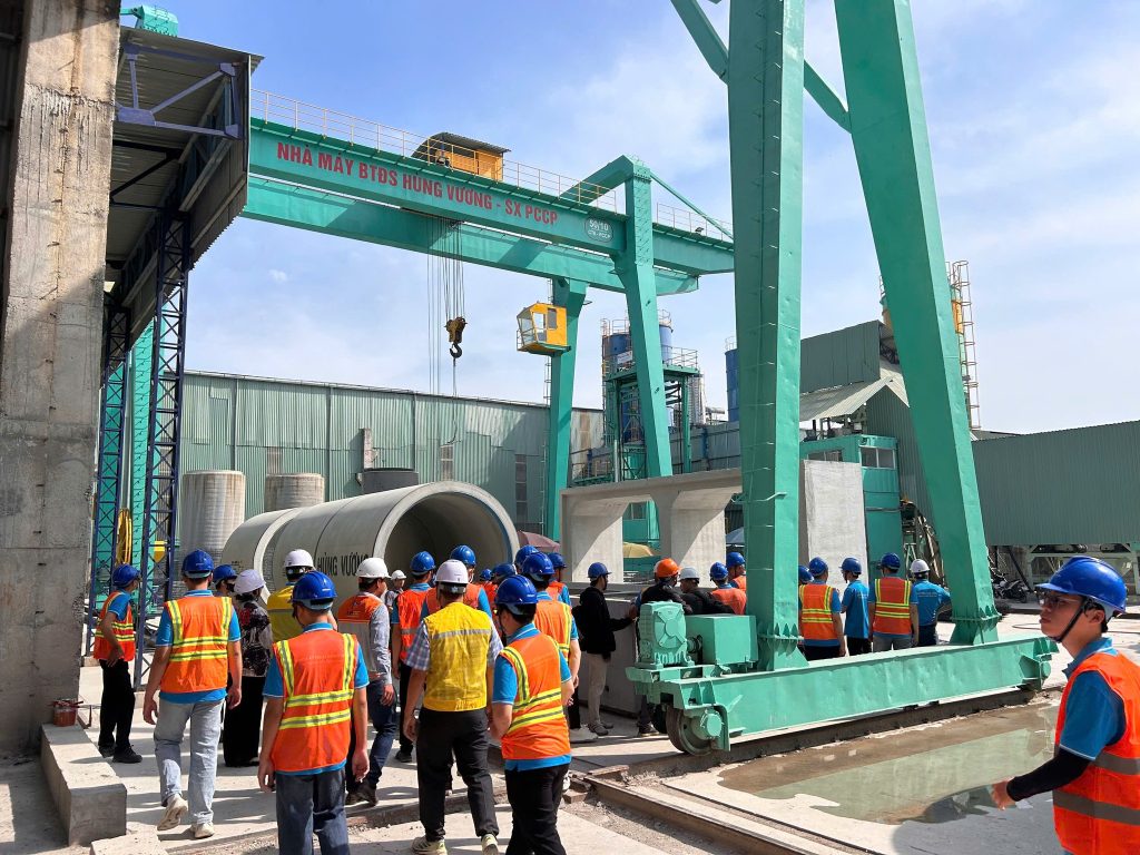 Sinh viên ĐH Lạc Hồng trải nghiệm thực tế tại nhà máy Hùng Vương sinh vien dh lac hong trai nghiem thuc te tai nha may hung vuong 6
