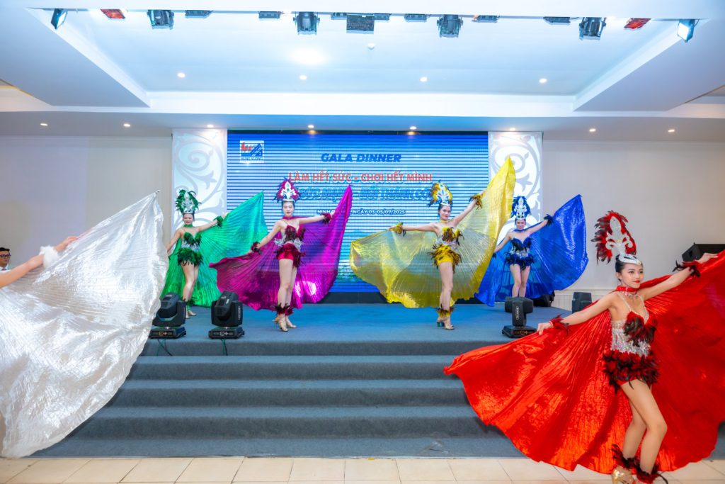 Công Ty Hùng Vương Tổ Chức Du Lịch Ninh Chữ Kết Hợp Teambuilding & Gala Dinner 2025 cong ty hung vuong to chuc du lich ninh chu ket hop teambuilding gala dinner 2025 17