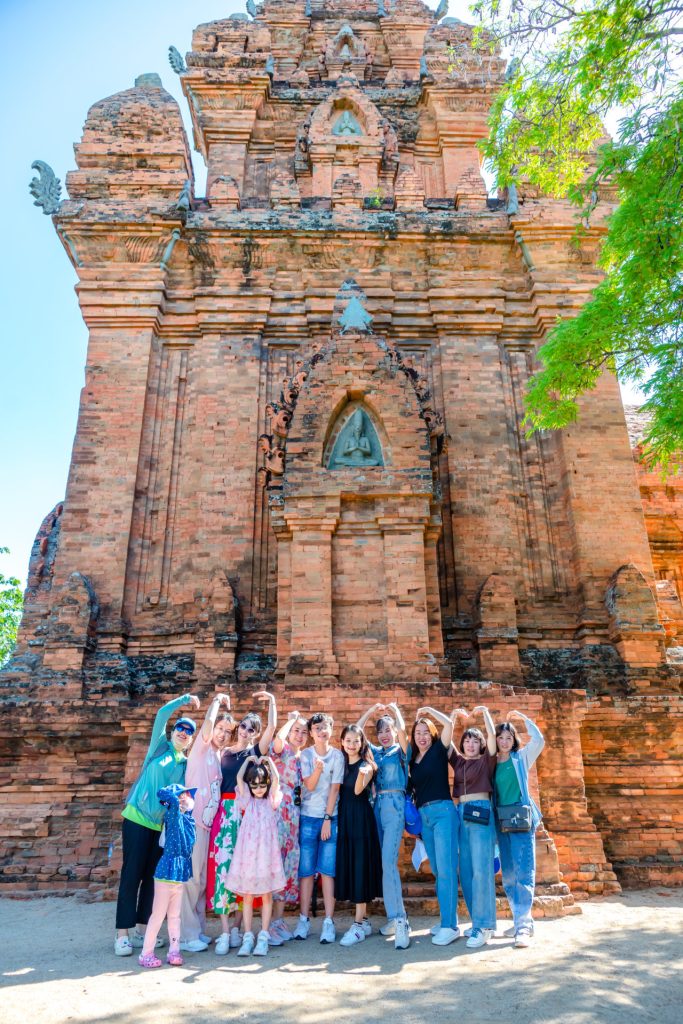 Công Ty Hùng Vương Tổ Chức Du Lịch Ninh Chữ Kết Hợp Teambuilding & Gala Dinner 2025 cong ty hung vuong to chuc du lich ninh chu ket hop teambuilding gala dinner 2025 29