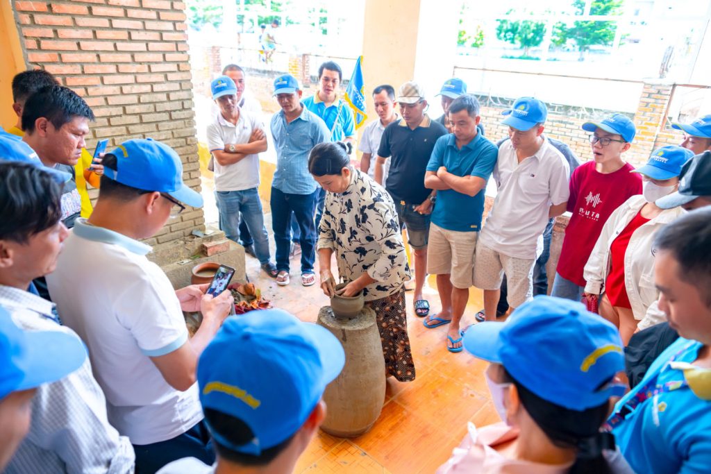 Công Ty Hùng Vương Tổ Chức Du Lịch Ninh Chữ Kết Hợp Teambuilding & Gala Dinner 2025 cong ty hung vuong to chuc du lich ninh chu ket hop teambuilding gala dinner 2025 30