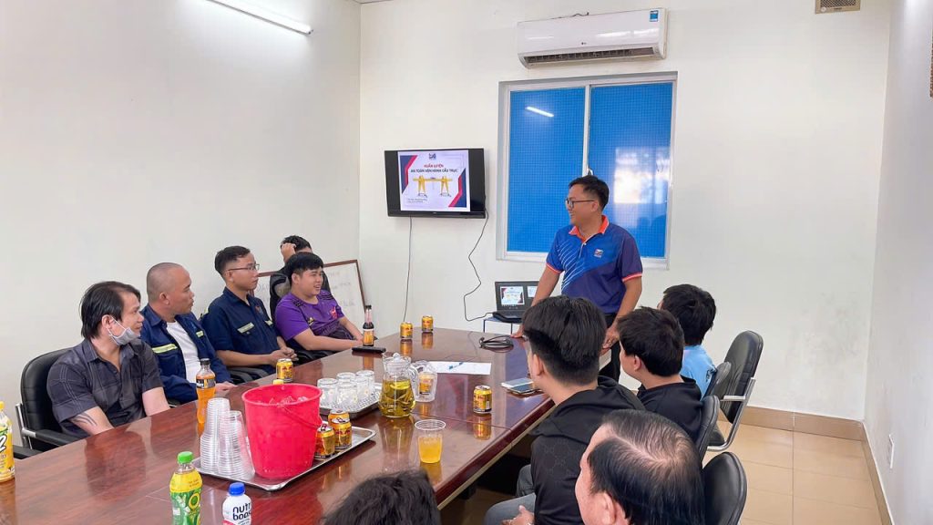 Công ty XDCT Hùng Vương: Tổ chức huấn luyện an toàn vệ sinh lao động cong ty xdct hung vuong to chuc huan luyen an toan ve sinh lao dong 8