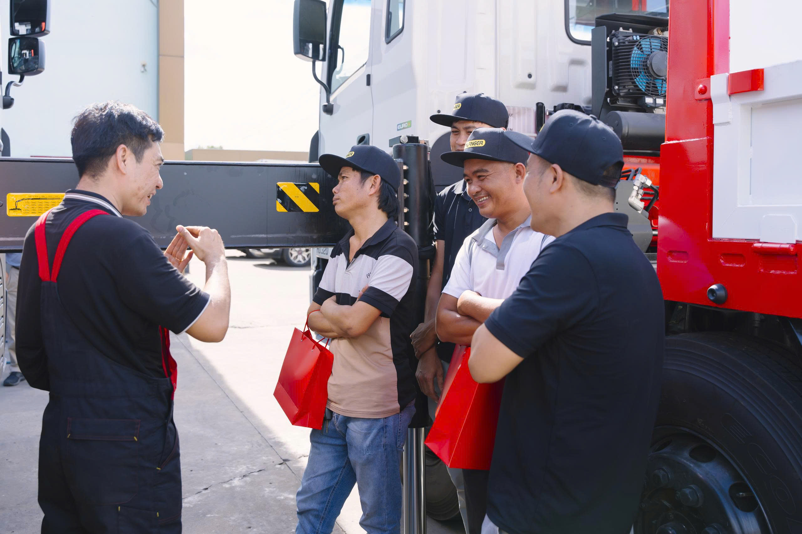 cong ty tien phong vinh cuu tiep nhan lo 5 xe hyundai gan cau 3