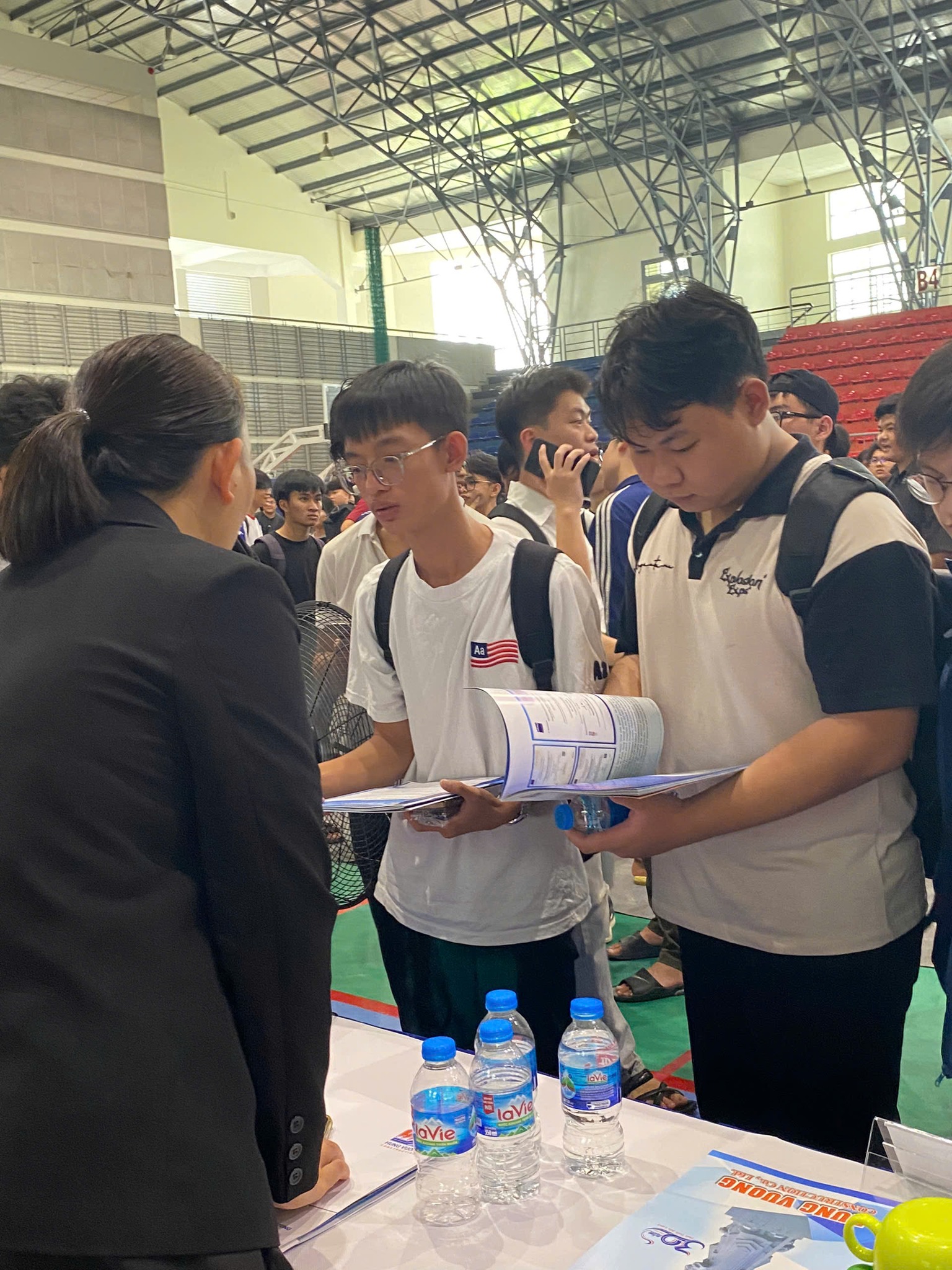 CÔNG TY HÙNG VƯƠNG ĐỒNG HÀNH CÙNG NGÀY HỘI NGÀNH NGHỀ XÂY DỰNG cong ty hung vuong dong hanh cung ngay hoi nganh nghe xay dung 11