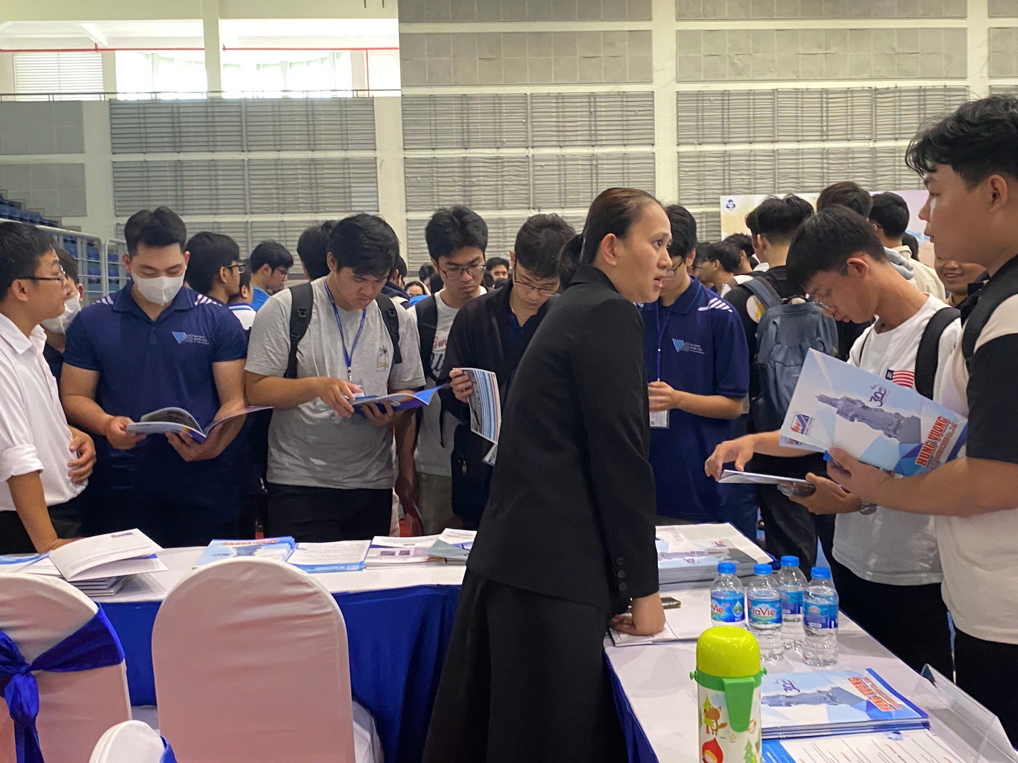 CÔNG TY HÙNG VƯƠNG ĐỒNG HÀNH CÙNG NGÀY HỘI NGÀNH NGHỀ XÂY DỰNG cong ty hung vuong dong hanh cung ngay hoi nganh nghe xay dung 8