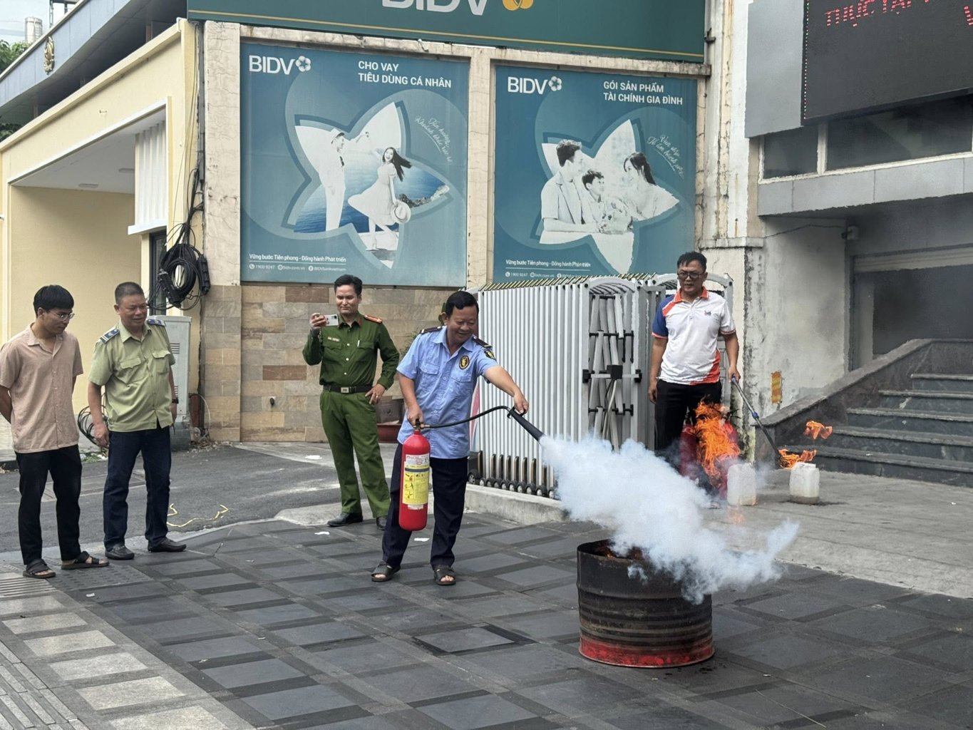 CÔNG TY HÙNG VƯƠNG DIỄN TẬP PHƯƠNG ÁN PHÒNG CHÁY CHỮA CHÁY VÀ CỨU NẠN CỨU HỘ cong ty hung vuong dien tap phuong an phong chay chua chay va cuu nan cuu ho 6