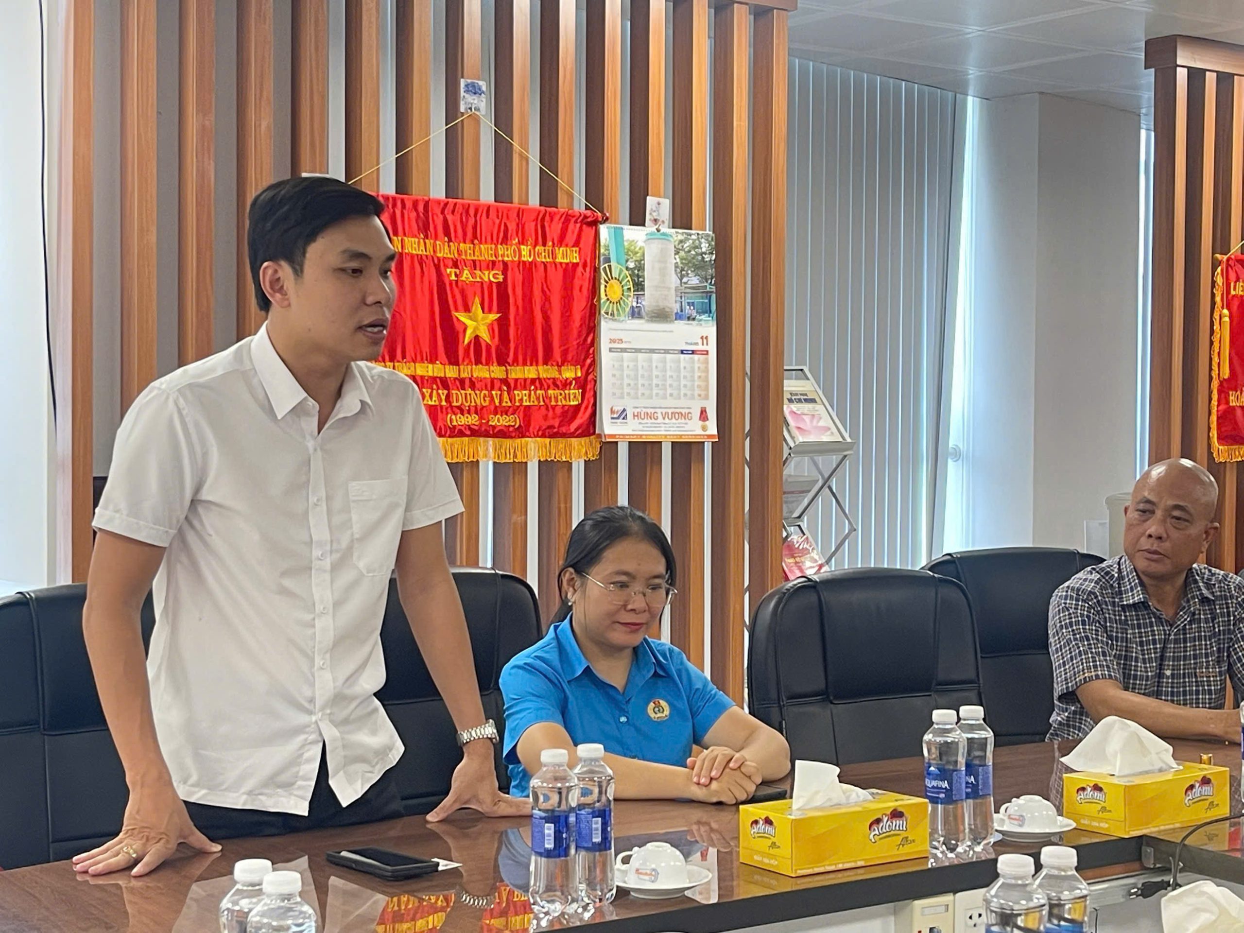 TẬP THỂ CÔNG TY HÙNG VƯƠNG ỦNG HỘ ĐỒNG BÀO BỊ ẢNH HƯỞNG LŨ LỤT tap the cong ty hung vuong ung ho dong bao bi anh huong lu lut 3 scaled