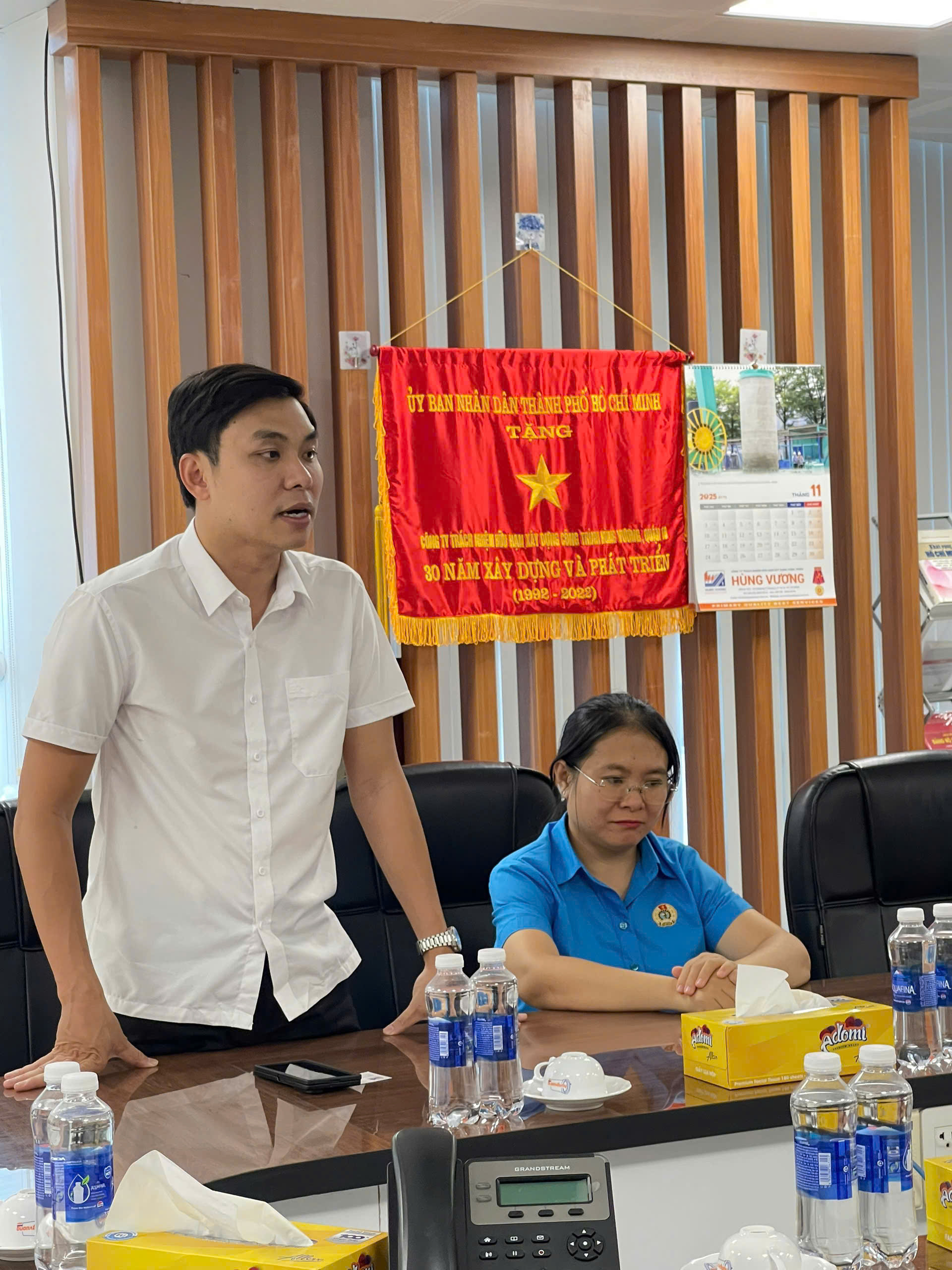 TẬP THỂ CÔNG TY HÙNG VƯƠNG ỦNG HỘ ĐỒNG BÀO BỊ ẢNH HƯỞNG LŨ LỤT tap the cong ty hung vuong ung ho dong bao bi anh huong lu lut 5