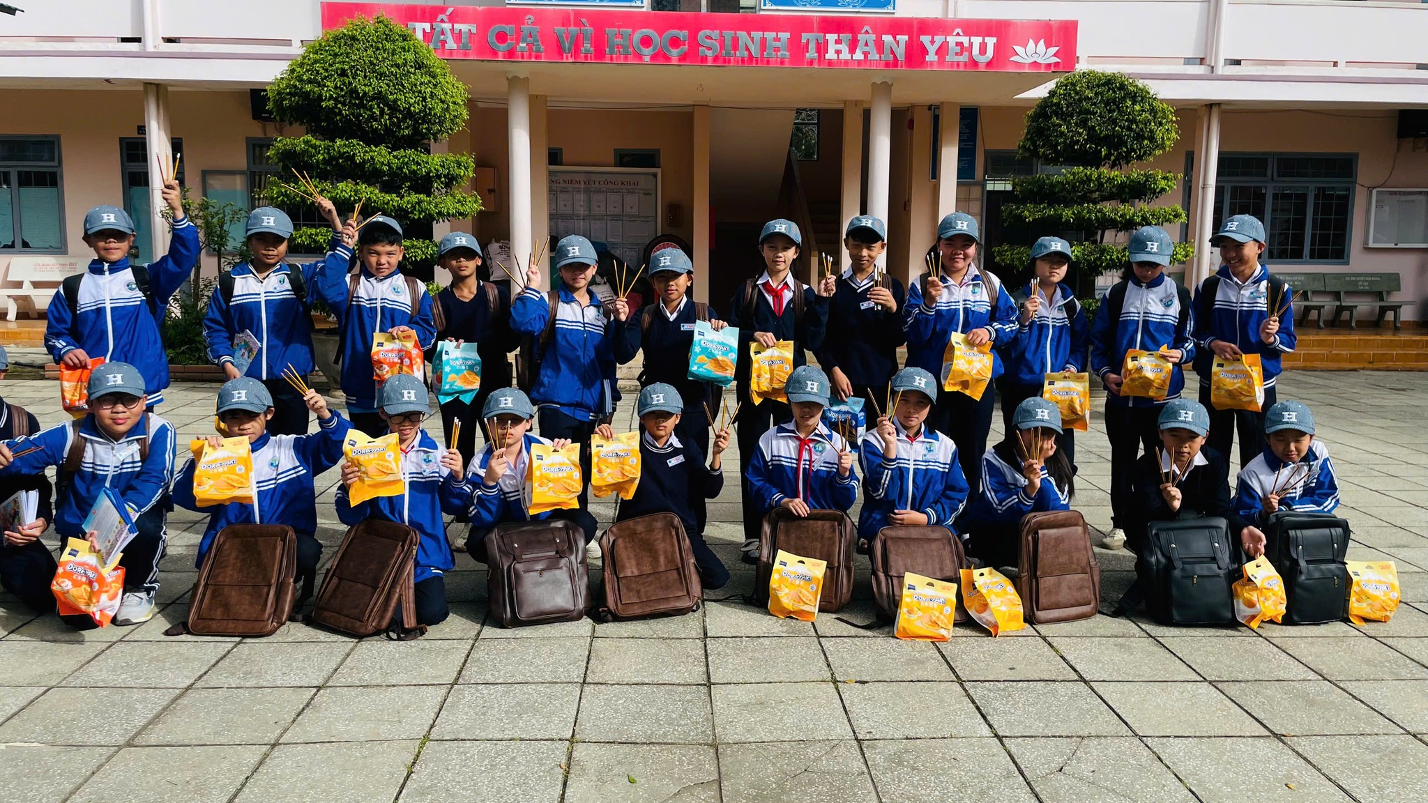 CÙNG EM ĐẾN TRƯỜNG – GIEO MẦM TRI THỨC, CHẮP CÁNH ƯỚC MƠ cung em den truong gieo mam tri thuc chap canh uoc mo 2 10