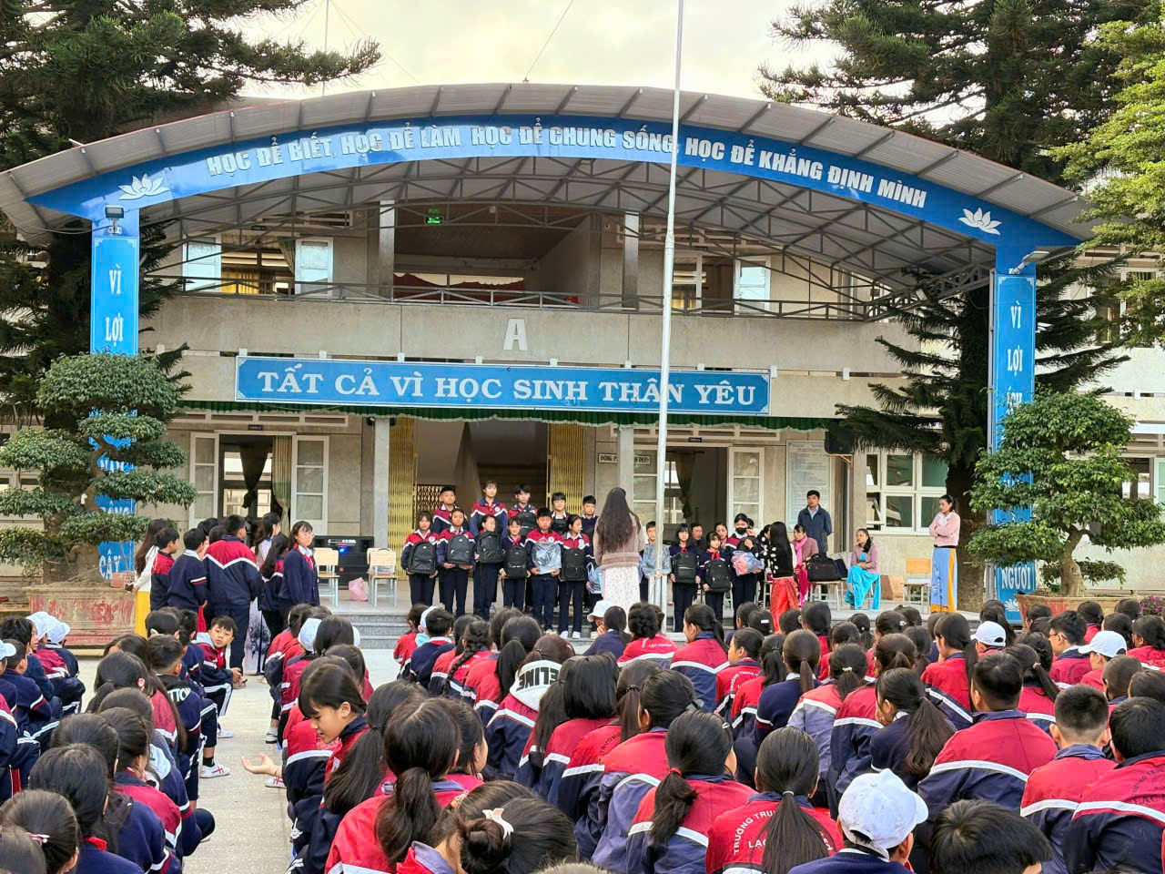 CÙNG EM ĐẾN TRƯỜNG – GIEO MẦM TRI THỨC, CHẮP CÁNH ƯỚC MƠ cung em den truong gieo mam tri thuc chap canh uoc mo 2 6