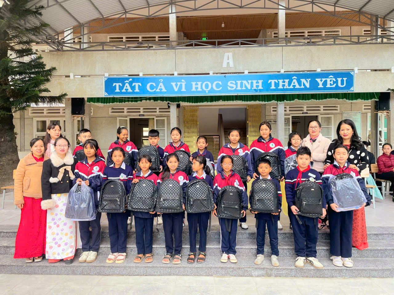 CÙNG EM ĐẾN TRƯỜNG – GIEO MẦM TRI THỨC, CHẮP CÁNH ƯỚC MƠ cung em den truong gieo mam tri thuc chap canh uoc mo 2 9