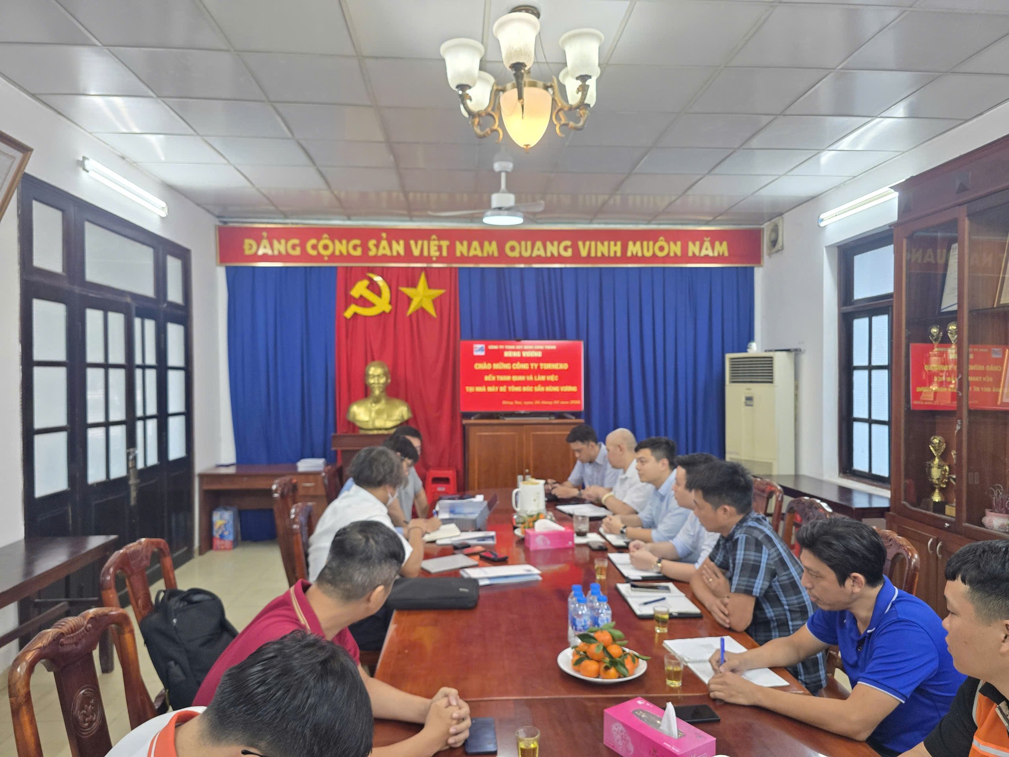 HỢP TÁC CHIẾN LƯỢC VIỆT – NHẬT LẦN GẶP GỠ THỨ 3 GIỮA NHÀ MÁY BÊ TÔNG ĐÚC SẴN HÙNG VƯƠNG – VĨNH CỬU VÀ ĐỐI TÁC NHẬT BẢN VỀ TẤM LÓT SÀN OMEGA tam lot san omega 8