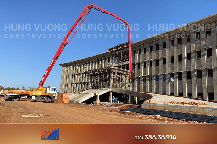 Đổ bê tông tươi chuyên nghiệp: Quy trình & báo giá 2026 đổ bê tông tươi tại công trình xây dựng