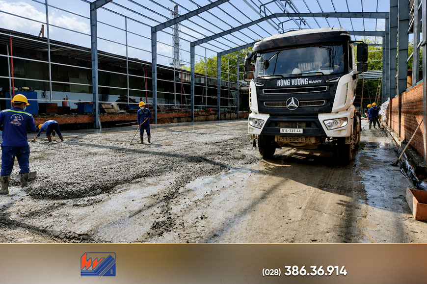 PHÍA SAU NHỮNG CHUYẾN XE BÊ TÔNG LÀ CẢ MỘT ĐỘI NGŨ phia sau nhung chuyen xe be tong la ca mot doi ngu1