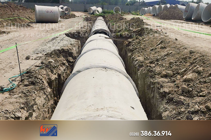 Báo Giá Cống Tròn Bê Tông Theo Từng Kích Thước 2026 Thi công lắp đặt cống tròn bê tông ngoài công trường