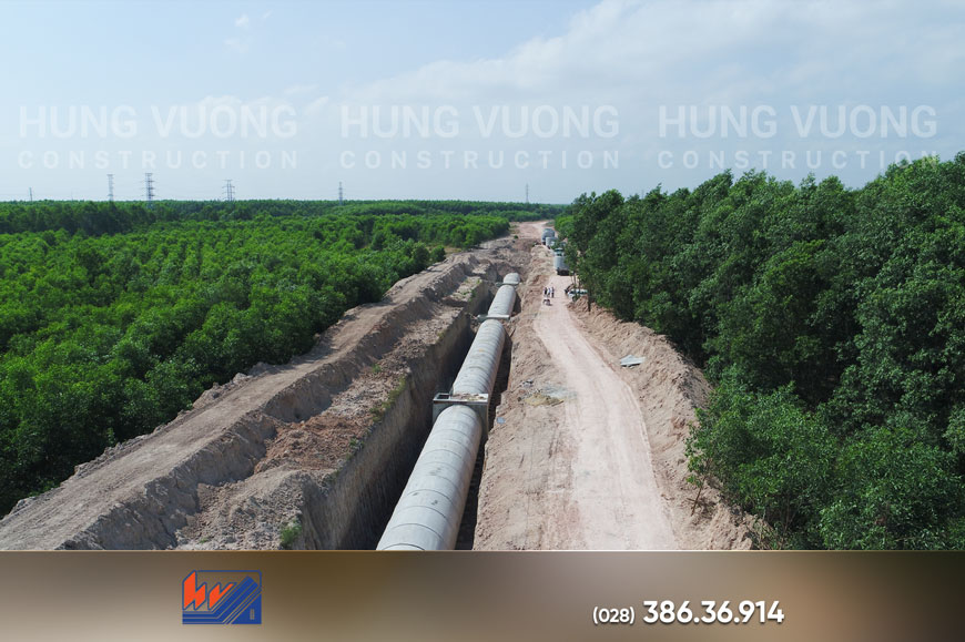 Ống Cống Bê Tông Là Gì? Vai Trò Trong Hệ Thống Thoát Nước Thi công lắp đặt ống cống bê tông ngoài công trường