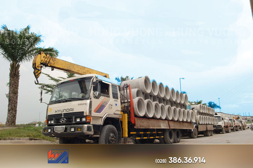Cống Tròn D300 Phù Hợp Cho Công Trình Nào? Xe vận chuyển cống D300 đến công trình dân dụng